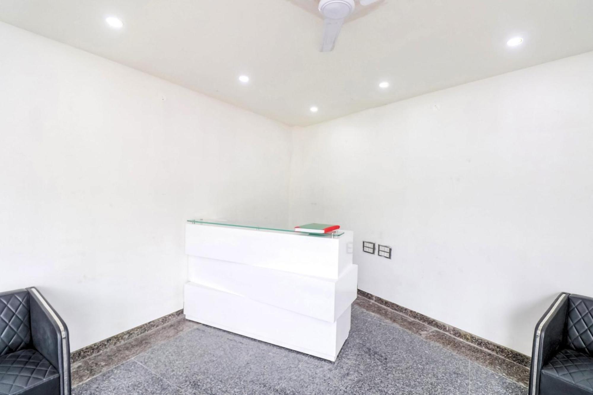 Collection O Mahavir Enclave Near Dashrath Puri Metro Station New Delhi