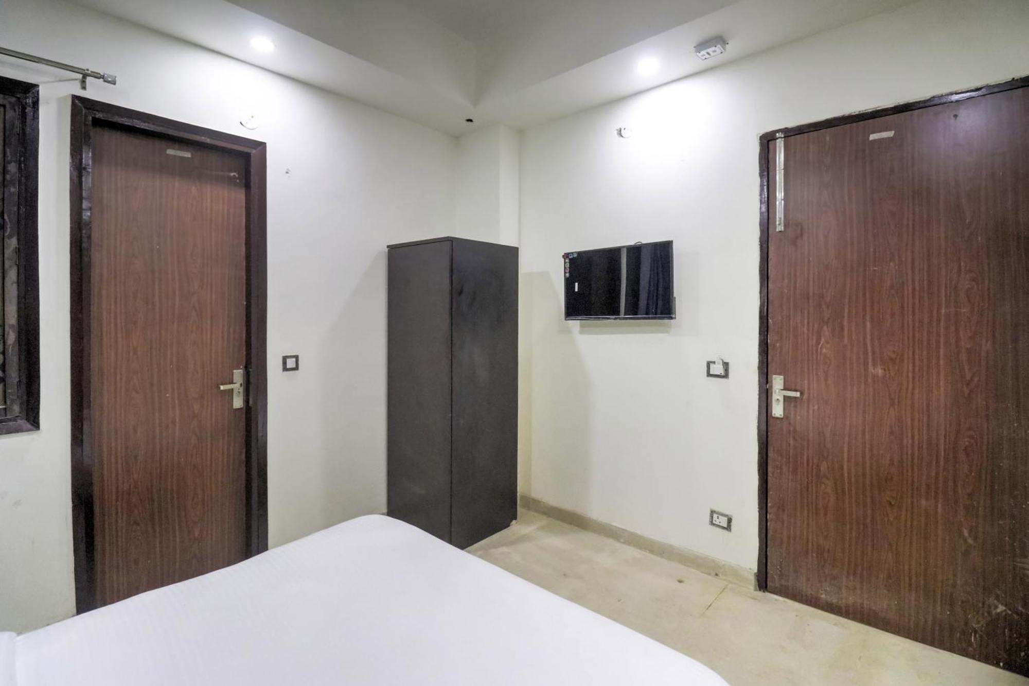 Hotel Collection O Mahavir Enclave Near Dashrath Puri Metro Station New Delhi